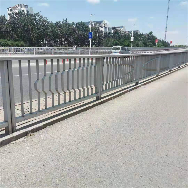 桥梁防撞护栏灯喷塑镀锌自产自销