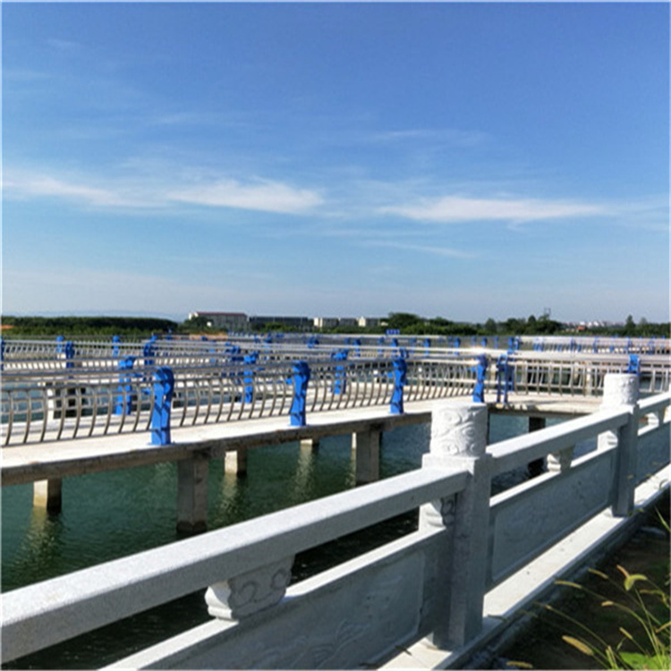 道路护栏隔离栏杆施工安装本地生产商