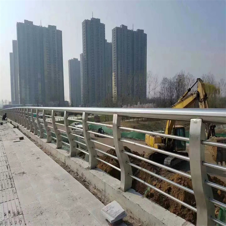 公路桥梁护栏生产制作专注产品质量与服务