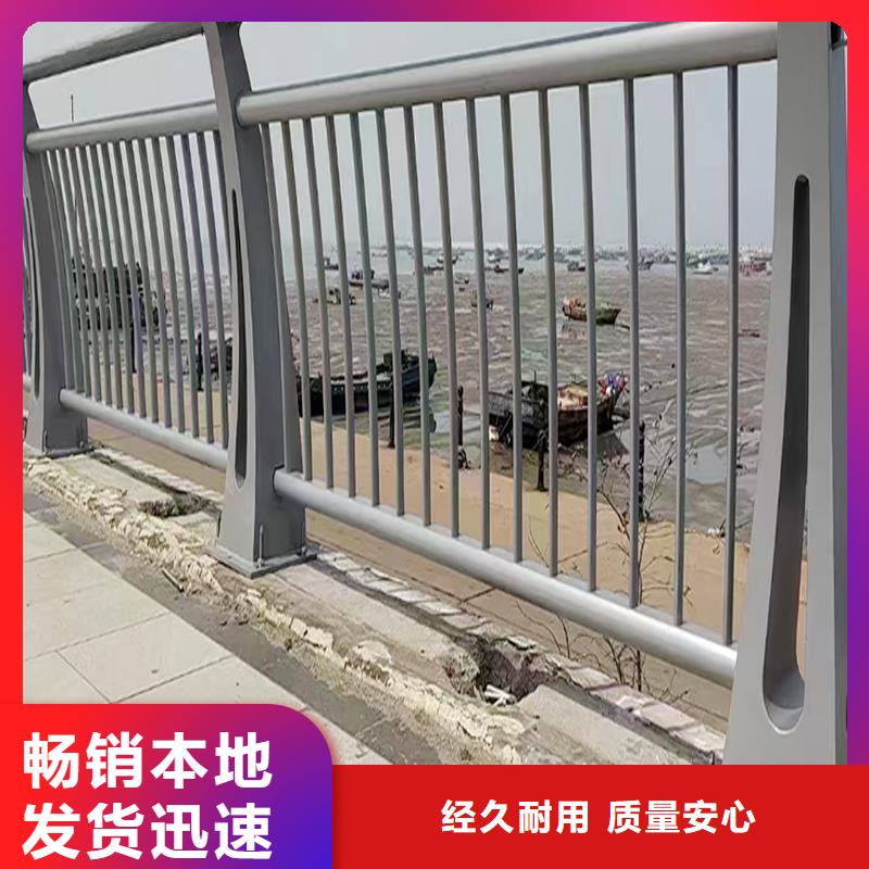 304不锈钢河道栏杆厂诚信经营美观大方不锈钢碳素钢复合管护栏本地制造商