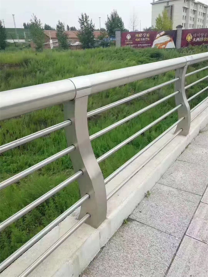 不锈钢复合管道路护栏规格齐全