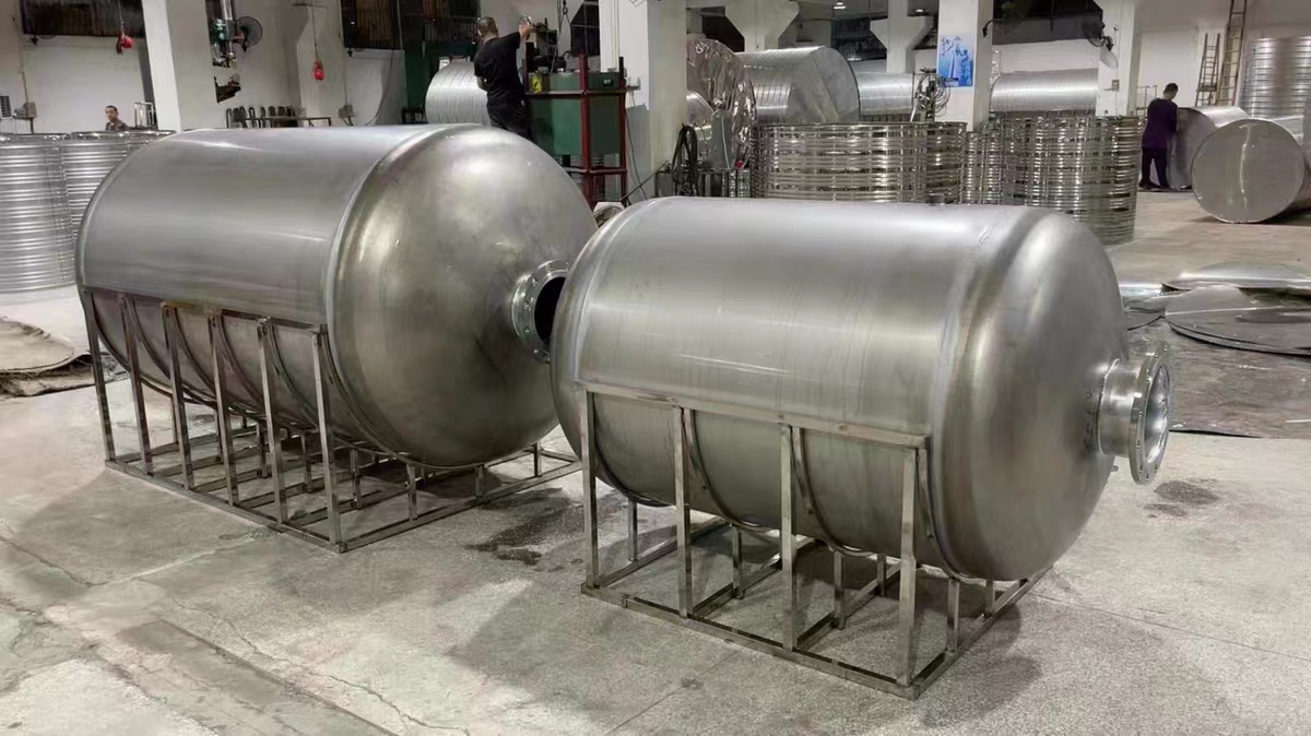 贮水罐生产辉煌承压水箱