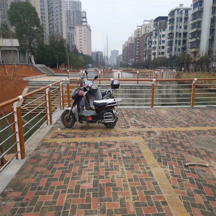 高速道路防撞护栏厂家长期供应