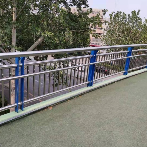 铸铁桥梁防撞护栏图片