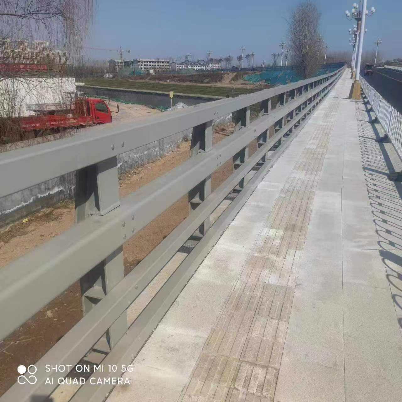 新产品：方管防撞护栏采购