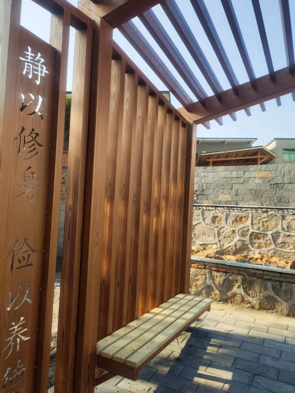 廊架护栏木纹漆，钢结构仿木纹漆，仿古木纹漆多少钱一公斤有实力有经验