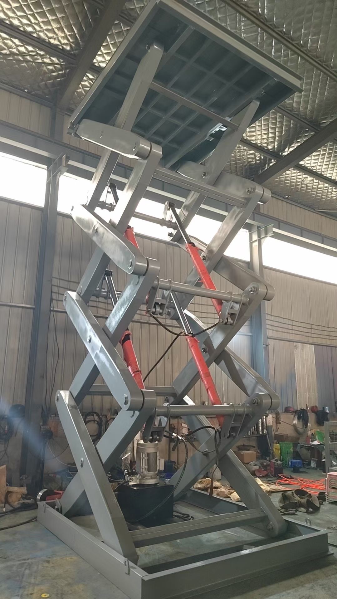 全自行剪叉式升降机团队