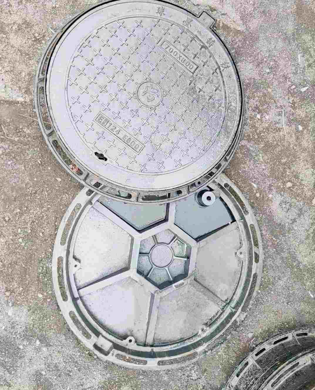 保温双层井盖发货及时建通铸造厂家
