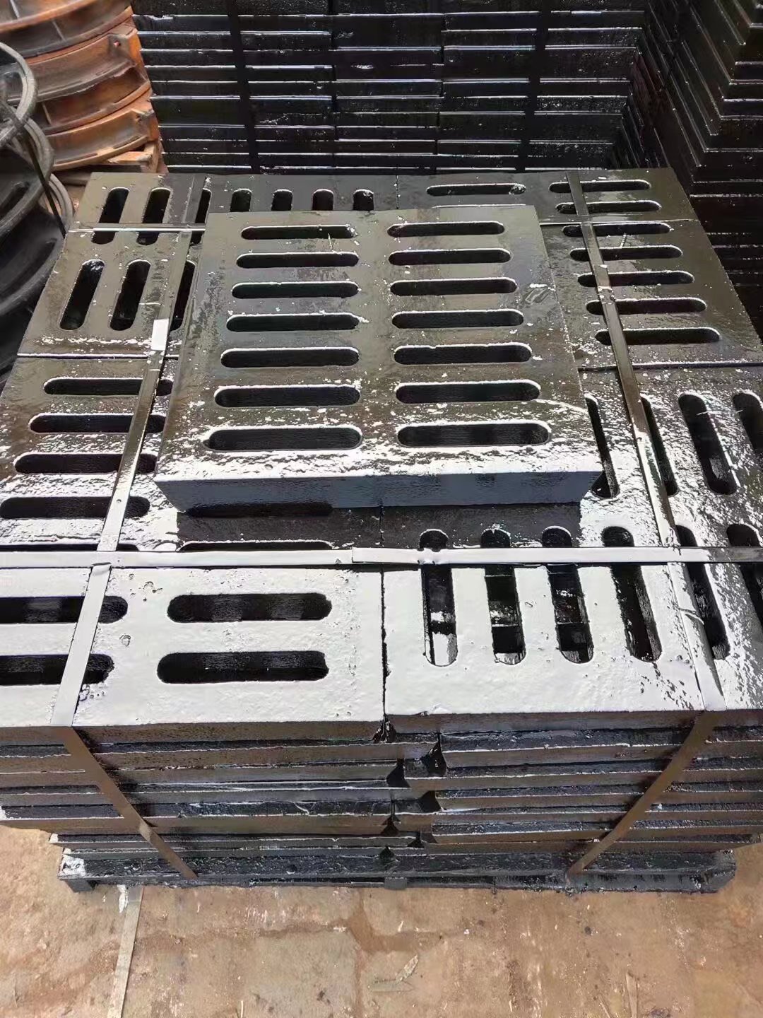 广东省深圳市梅林街道L型路边侧篦子三件套实体厂家建通铸造厂家